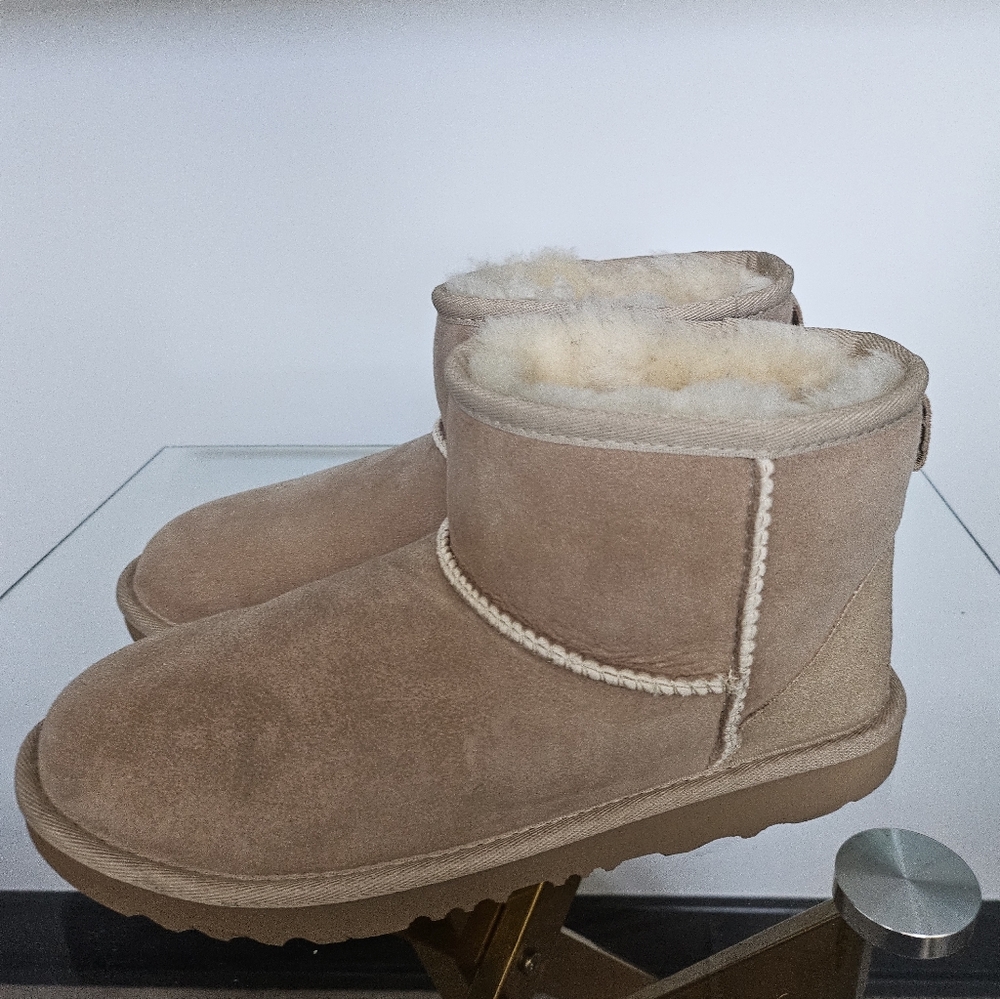 Kids Size 5 (Women Size 7)
